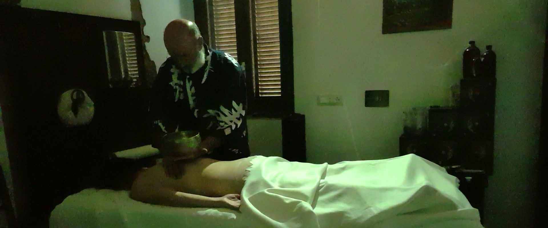 Massaggio carezza dell'anima meditativo di contatto profondo Vipal Antonio Gianfranco Gualdi Centro di meditazione Zorba Il Buddha